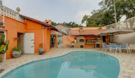 Casa Térrea à venda com 4 quartos, sendo 3 suítes,  em Interlagos, São Paulo, SP