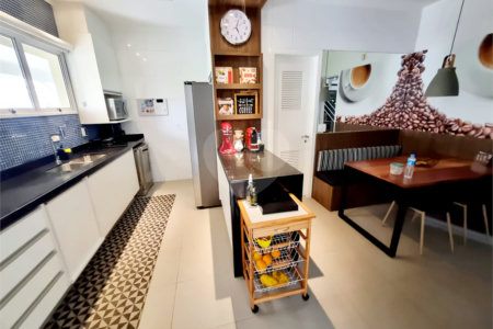 Casa à venda com 3 suítes no condomínio Villa Splendore, São Paulo - SP