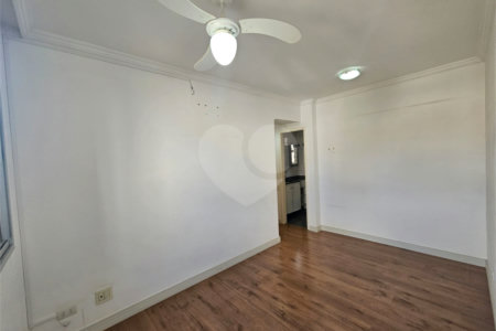 Apartamento à venda com 3 quartos, sendo 1 suíte, em Vila Gumercindo, São Paulo, SP