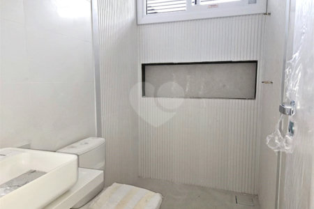 Casa à venda com 4 suítes no condomínio Venezia, São Paulo - SP
