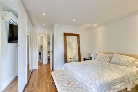 Casa à venda com 3 quartos, sendo 1 suíte, no condomínio Magnólia Gardens, São Paulo - SP