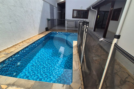 Casa à venda com 4 quartos, sendo 2 suítes, no condomínio Residencial Grape Village, Vinhedo - SP