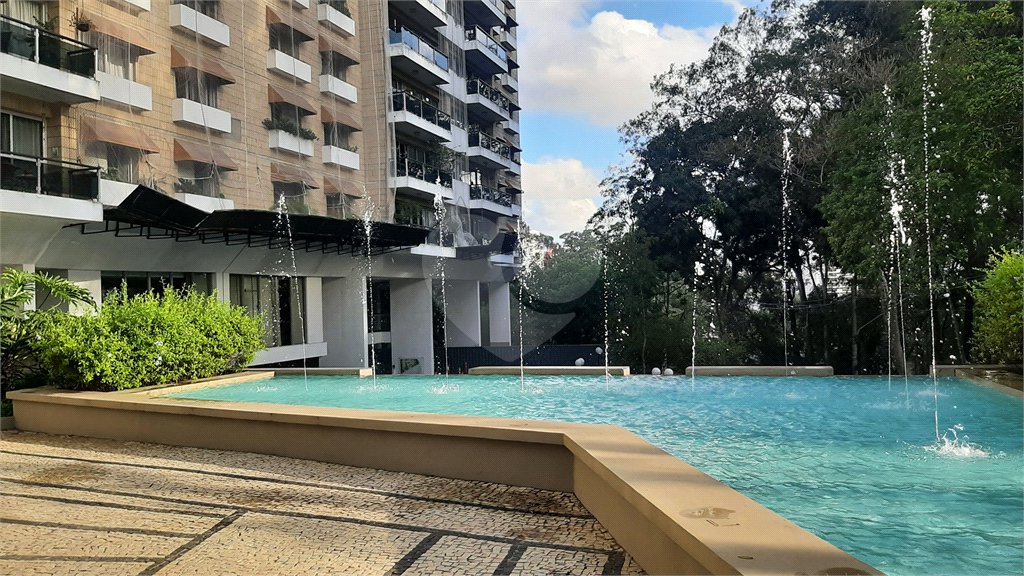 Apartamento à venda com 4 quartos, sendo 1 suíte, em Alto da Boa Vista, São Paulo, SP