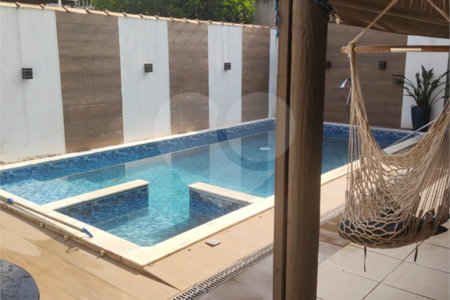 Casa à venda com 3 quartos, sendo 1 suíte, no condomínio Campos do Conde I, Paulínia - SP