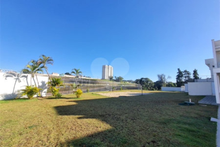 Casa à venda com 3 quartos, sendo 1 suíte, no condomínio Residencial Américo Figueiredo, Sorocaba - SP