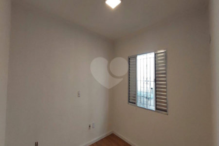 Casa Sobrado à venda de 4 dormitórios sendo 1 suíte e 2 vagas na Saúde