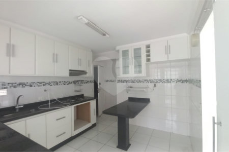 Apartamento à venda com 3 quartos, sendo 1 suíte,  em Vila Andrade, São Paulo, SP