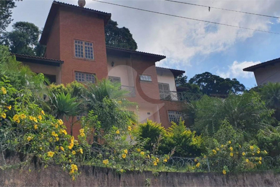 Sobrado à venda ou para alugar com 5 quartos, sendo 3 suítes,  em Tremembé, São Paulo, SP