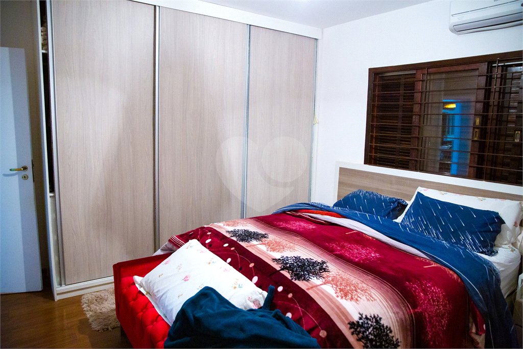 Casa Térrea à venda com 4 quartos, sendo 1 suíte,  em Super Quadra Morumbi, São Paulo, SP