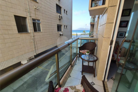 Apartamento à venda com 3 quartos, sendo 1 suíte,  no Centro, Cabo Frio, RJ
