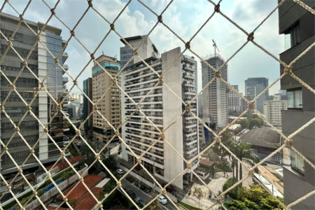 Apartamento à venda com 3 quartos, sendo 1 suíte,  em Vila Olímpia, São Paulo, SP