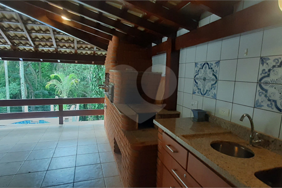 Sobrado à venda com 4 quartos, sendo 3 suítes, em Serra da Cantareira, Mairiporã, SP