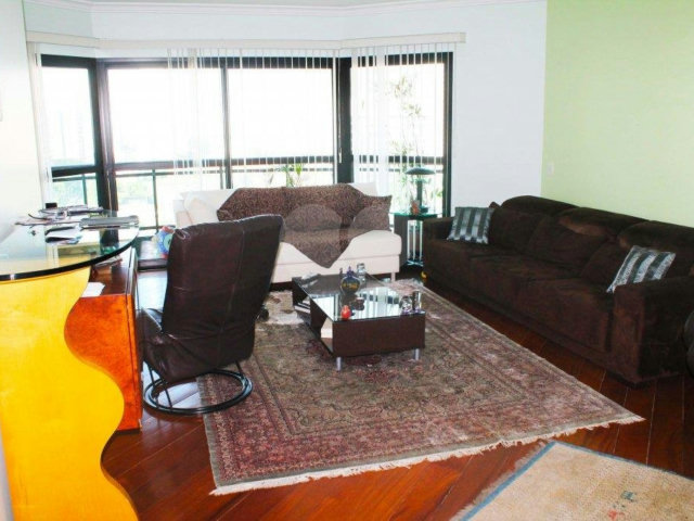 Apartamento à venda com 4 quartos, sendo 2 suítes,  em Campo Belo, São Paulo, SP