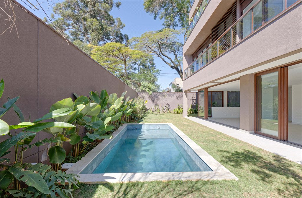 Casa à venda com 4 suítes no condomínio Casa Flora Badra, São Paulo - SP