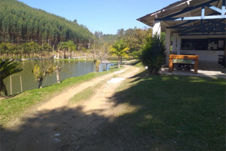 Sítio à venda com 4 quartos, sendo 1 suíte,  em Cruz das Almas, Biritiba-mirim, SP