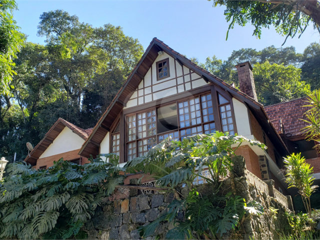 Casa para alugar com 4 quartos, sendo 3 suítes,  no condomínio Alpes da Cantareira, Mairiporã - SP