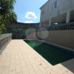 Casa à venda com 4 quartos, sendo 1 suíte, no condomínio Shangri-la, Atibaia - SP