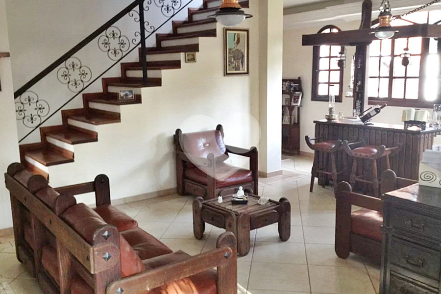 Casa à venda com 4 quartos, sendo 1 suíte, no condomínio Associação Reserva das Hortênsias, Mairiporã - SP