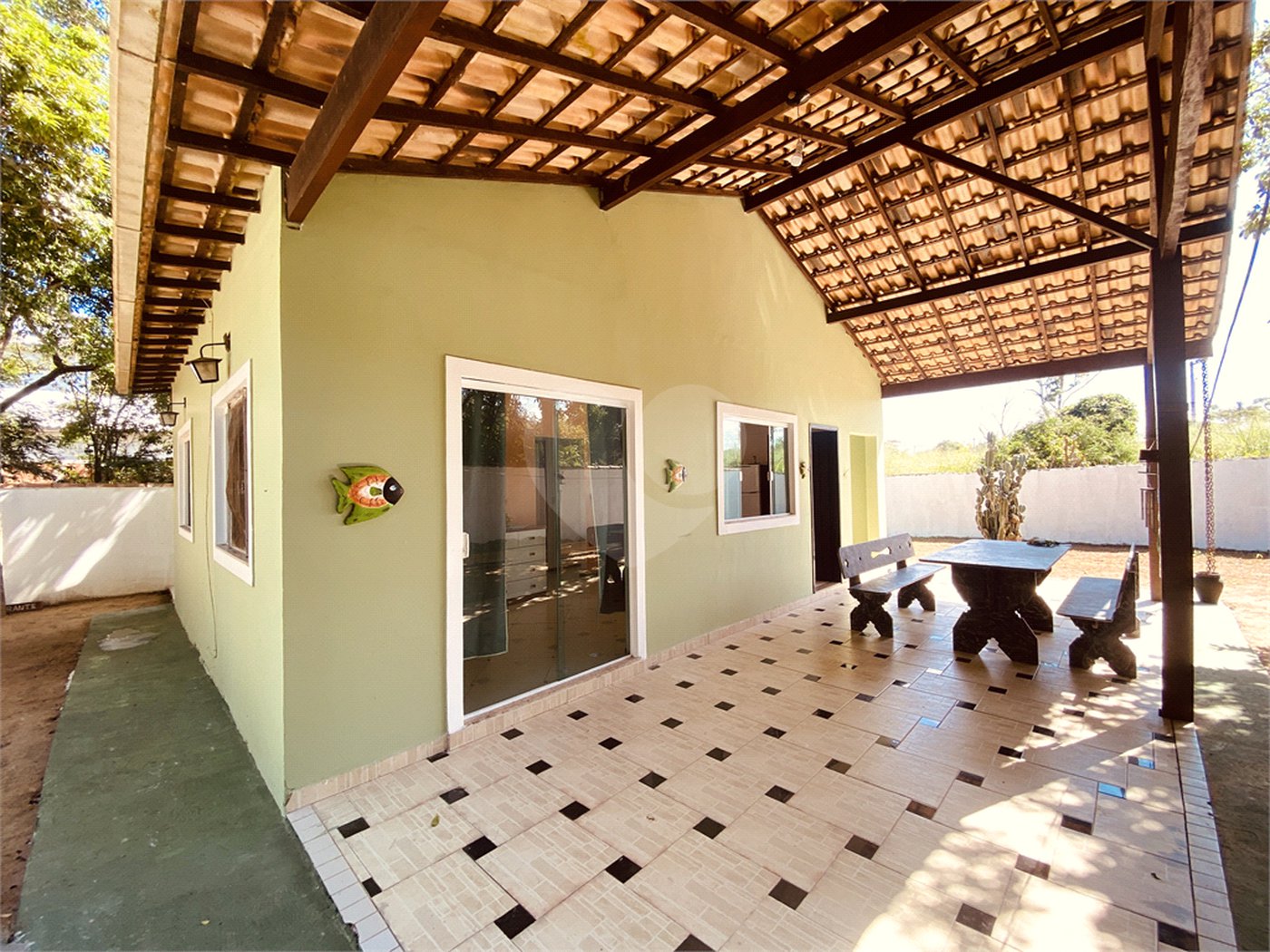 Casa em condomínio para alugar com 2 quartos, sendo 1 suíte, em Caravelas, Armação dos Búzios, RJ