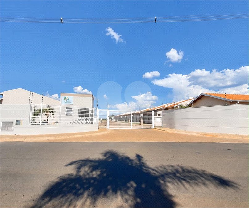 Casa à venda ou para alugar com 2 quartos no condomínio Villagio Allegro, Itapetininga - SP