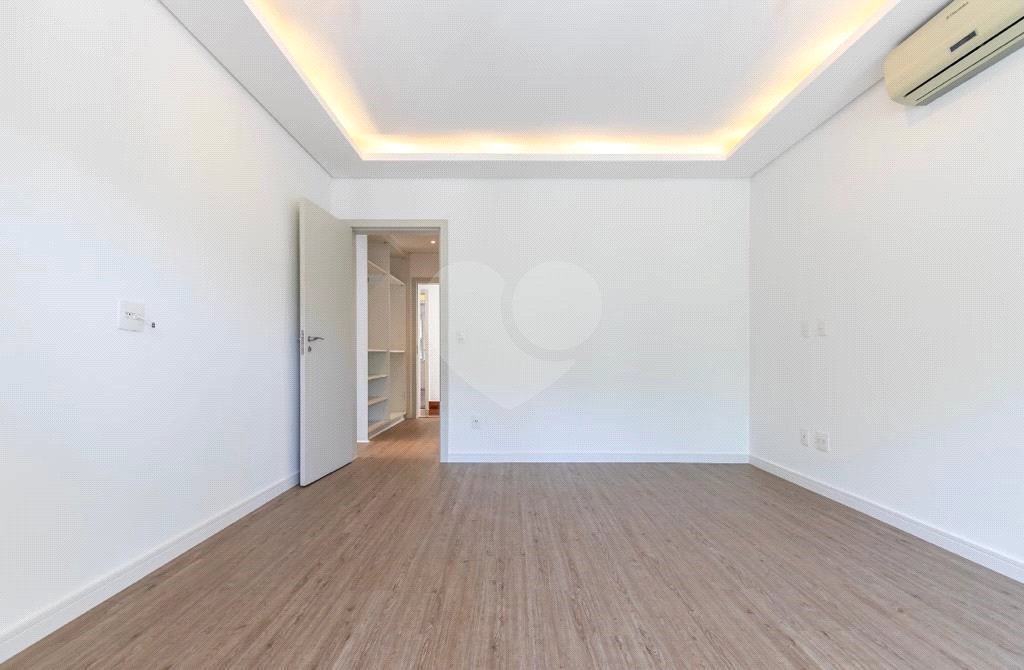 Casa à venda com 4 suítes no condomínio Vila Alba, São Paulo - SP