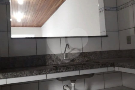 Sobrado à venda com 2 quartos em Km 18, Osasco, SP