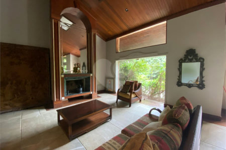 Casa à venda ou para alugar com 5 quartos, sendo 3 suítes,  em Fazenda Morumbi, São Paulo, SP