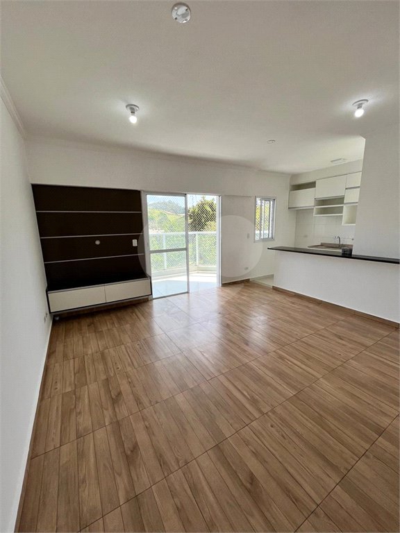 Apartamento à venda com 3 quartos, sendo 1 suíte, em Jardim Villaça, São Roque, SP