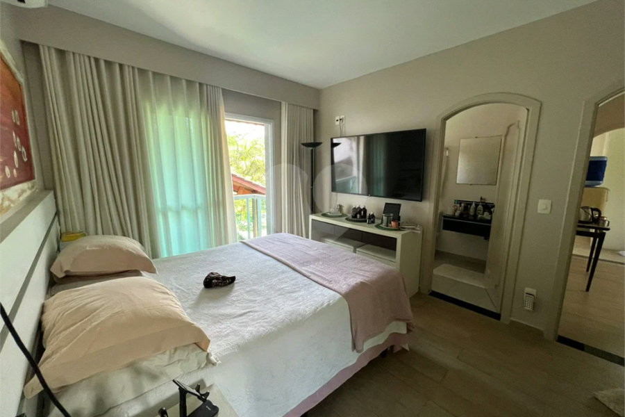 Casa à venda com 6 quartos, sendo 5 suítes, no condomínio Alpes da Cantareira, Mairiporã - SP
