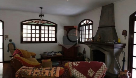 Casa à venda com 4 quartos, sendo 1 suíte,  no condomínio Parque Imperial da Cantareira, Mairiporã - SP