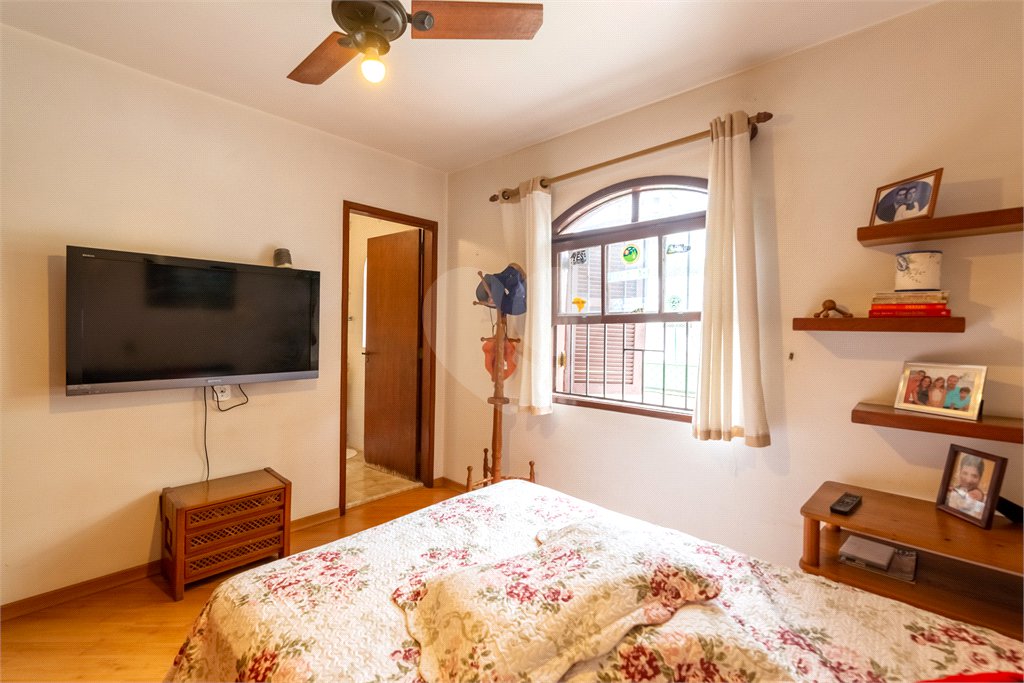 Casa à venda com 4 quartos, sendo 2 suítes, em Campo Belo, São Paulo, SP