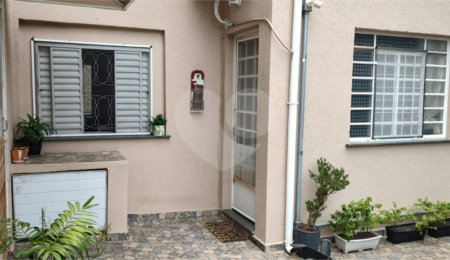 Sobrado à venda com 3 quartos em Vila Maria de Maggi, Suzano, SP