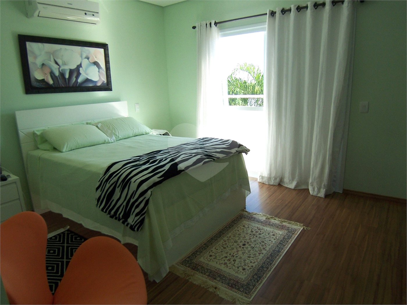 Casa à venda com 3 suítes no condomínio Residencial Recanto dos Paturis, Vinhedo - SP