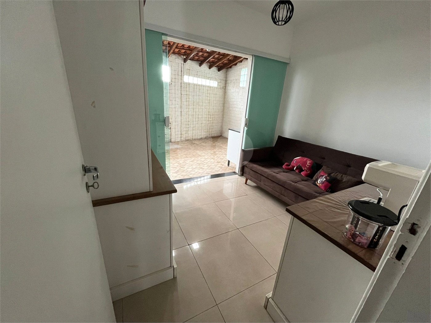Casa à venda com 3 quartos, sendo 1 suíte, no condomínio New Village, Cotia - SP