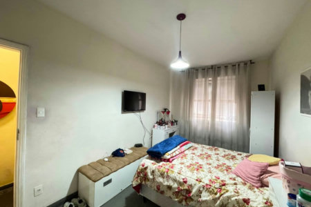 Apartamento com 2 dormitórios e suíte + dependência de serviço completa na Ponta da Praia – Localização privilegiada próximo à Praça Dino Bueno