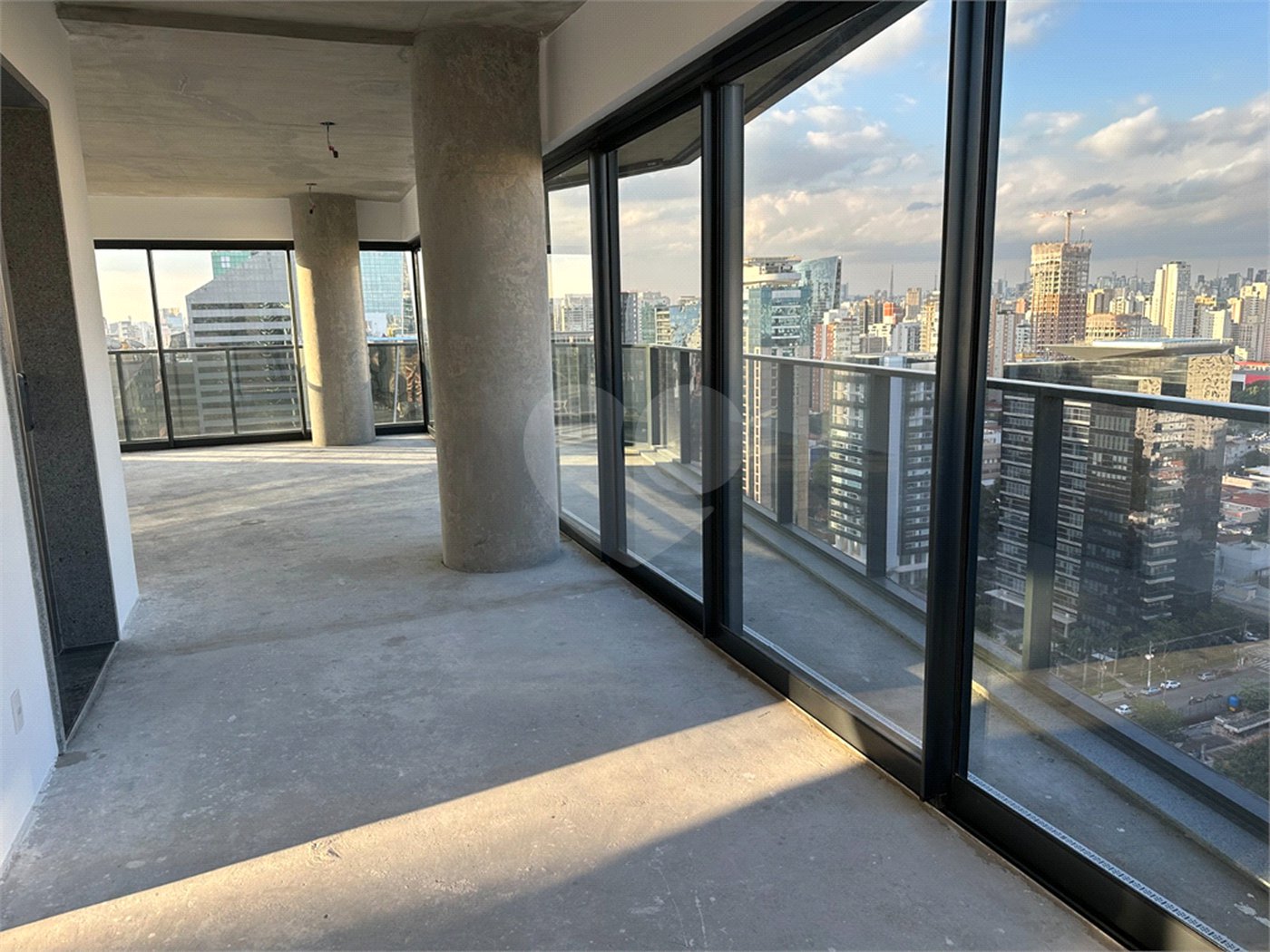 Apartamento à venda com 3 suítes em Vila Olímpia, São Paulo, SP
