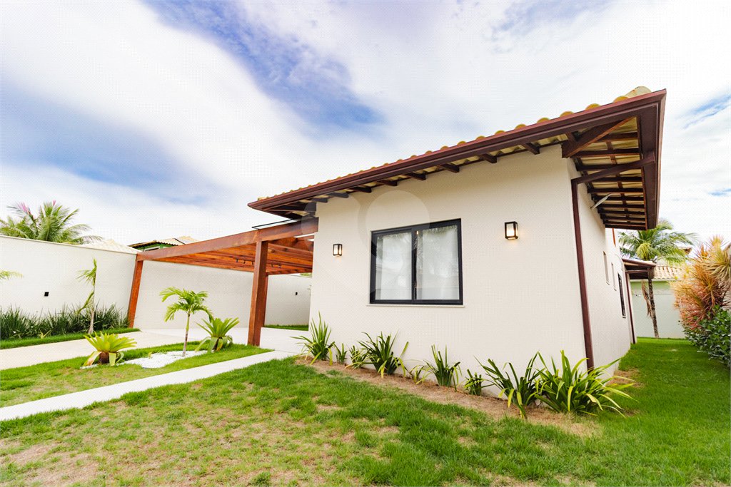 Casa à venda com 3 quartos, sendo 2 suítes, em Caravelas, Armação dos Búzios, RJ