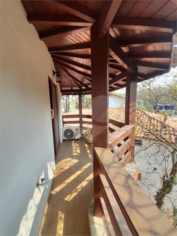 3 AMPLAS SUITES MAIS ECRITORIO MUITO VERDE E AMPLO QUINTAL