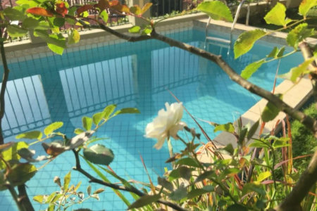 Casa à venda com 5 quartos, sendo 4 suítes, no condomínio Jardim Vitória Régia, São Paulo - SP