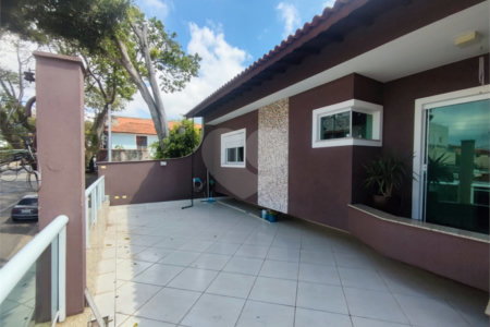 Sobrado à venda com 3 quartos, sendo 2 suítes,  em Vila Pires, Santo André, SP