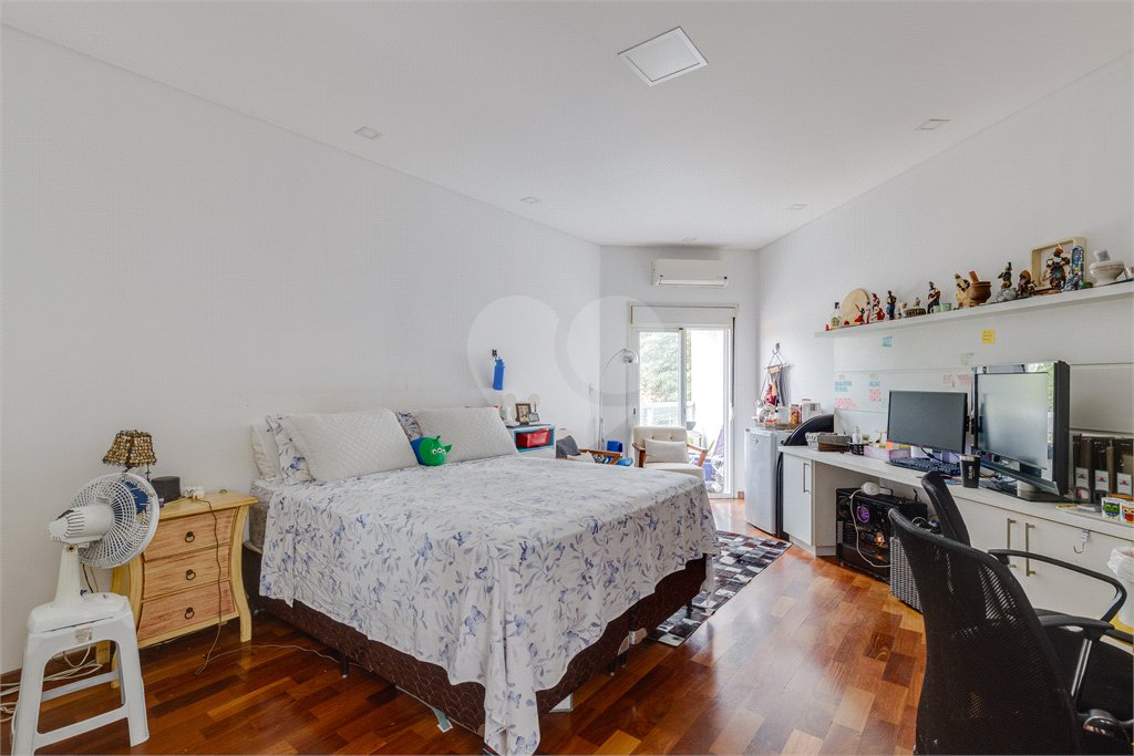 Sobrado à venda com 4 quartos, sendo 3 suítes, em Brooklin, São Paulo, SP
