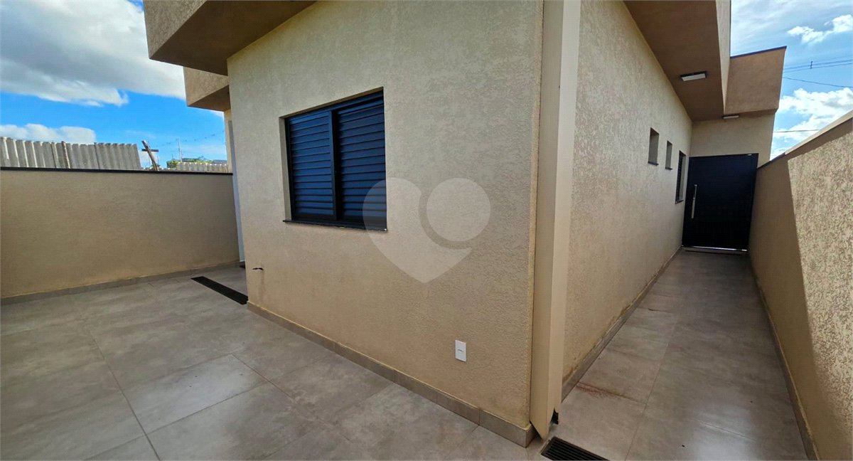 Casa à venda com 2 quartos, sendo 1 suíte, no condomínio Tivolli, Itapetininga - SP