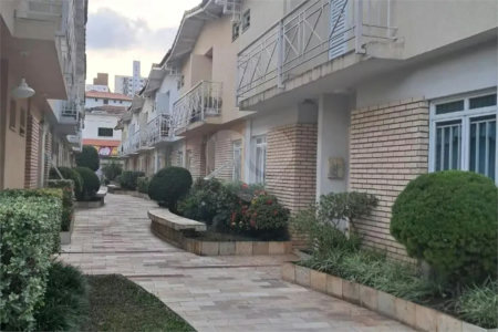 Casa à venda com 3 quartos, sendo 1 suíte, no condomínio Jardim das Palmas, São Paulo - SP