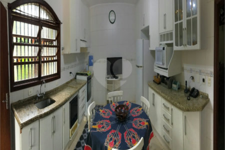 Casa à venda com 5 quartos, sendo 3 suítes, no condomínio Recanto das Flores, Indaiatuba - SP
