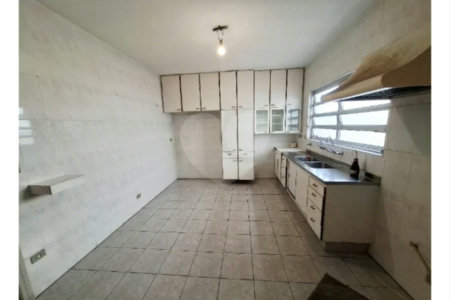 Sobrado à venda com 4 quartos, sendo 1 suíte, em Jardim Bonfiglioli, São Paulo, SP