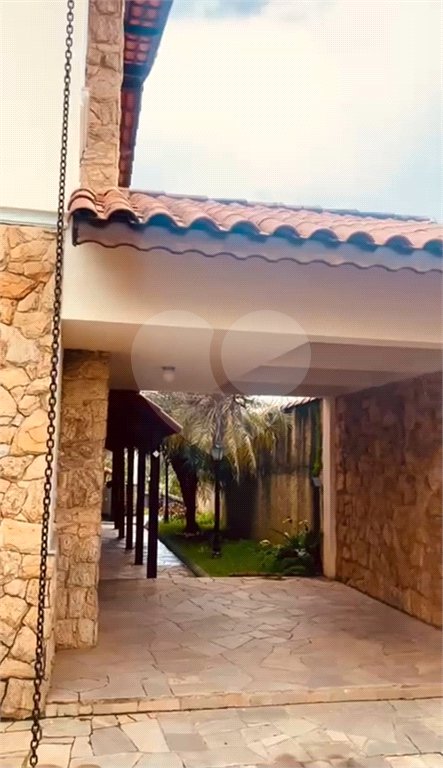 Sobrado à venda com 3 suítes em Barreiro, Mairiporã, SP