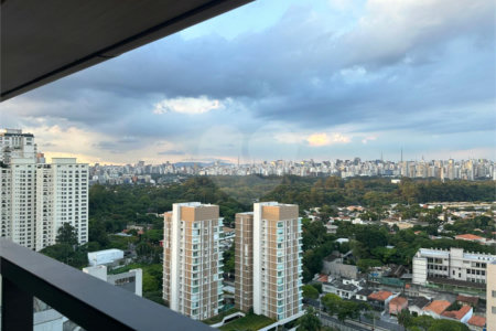 Apartamento à venda com 3 quartos, sendo 2 suítes, em Moema, São Paulo, SP