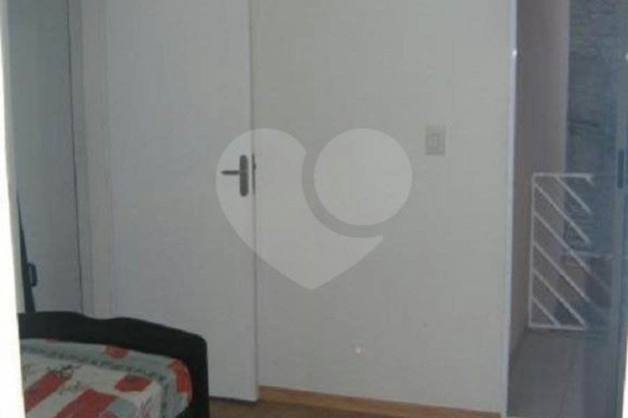 Casa à venda com 3 quartos, sendo 1 suíte, no condomínio Residencial Maracujás, São Paulo - SP