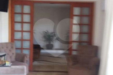 Sobrado à venda com 4 quartos, sendo 3 suítes, em Cambuci, São Paulo, SP