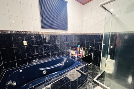 Casa à venda com 4 quartos, sendo 1 suíte, em Campo Grande, Rio de Janeiro, RJ